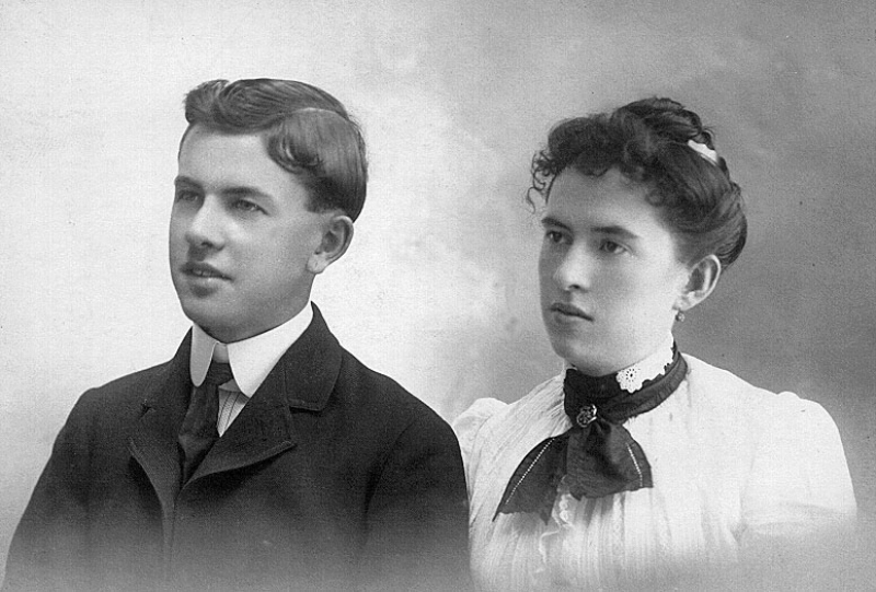 ../Images/Tom and Tilly Curry, Chas siblings.jpg